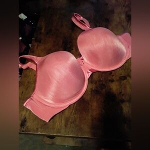 NWOT Sexy & feminine Pink  Vanity Fair 40C Gorgeous Lightly padded Underwire bra